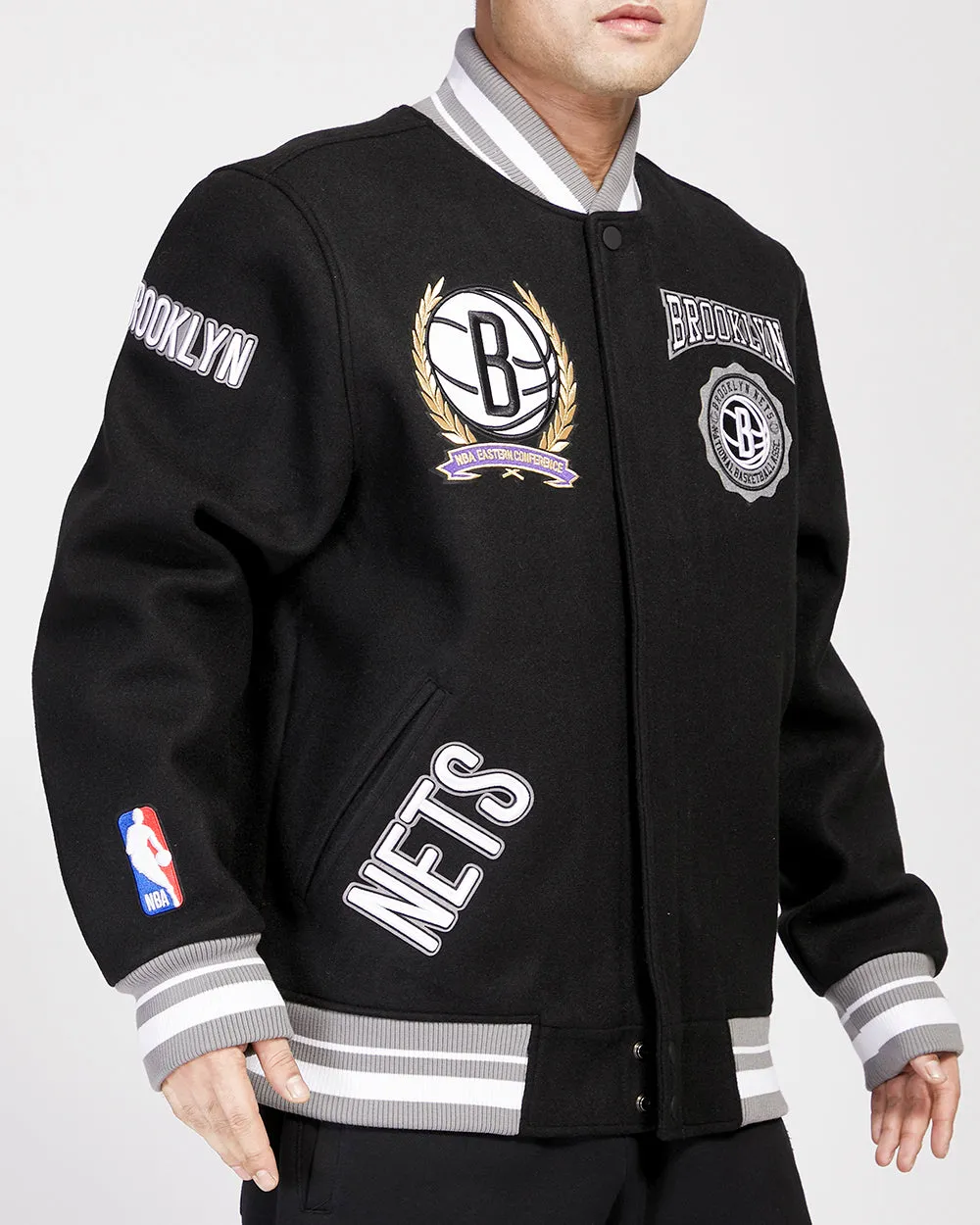 BROOKLYN NETS CREST EMBLEM RIB WOOL VARSITY JACKET (BLACK)