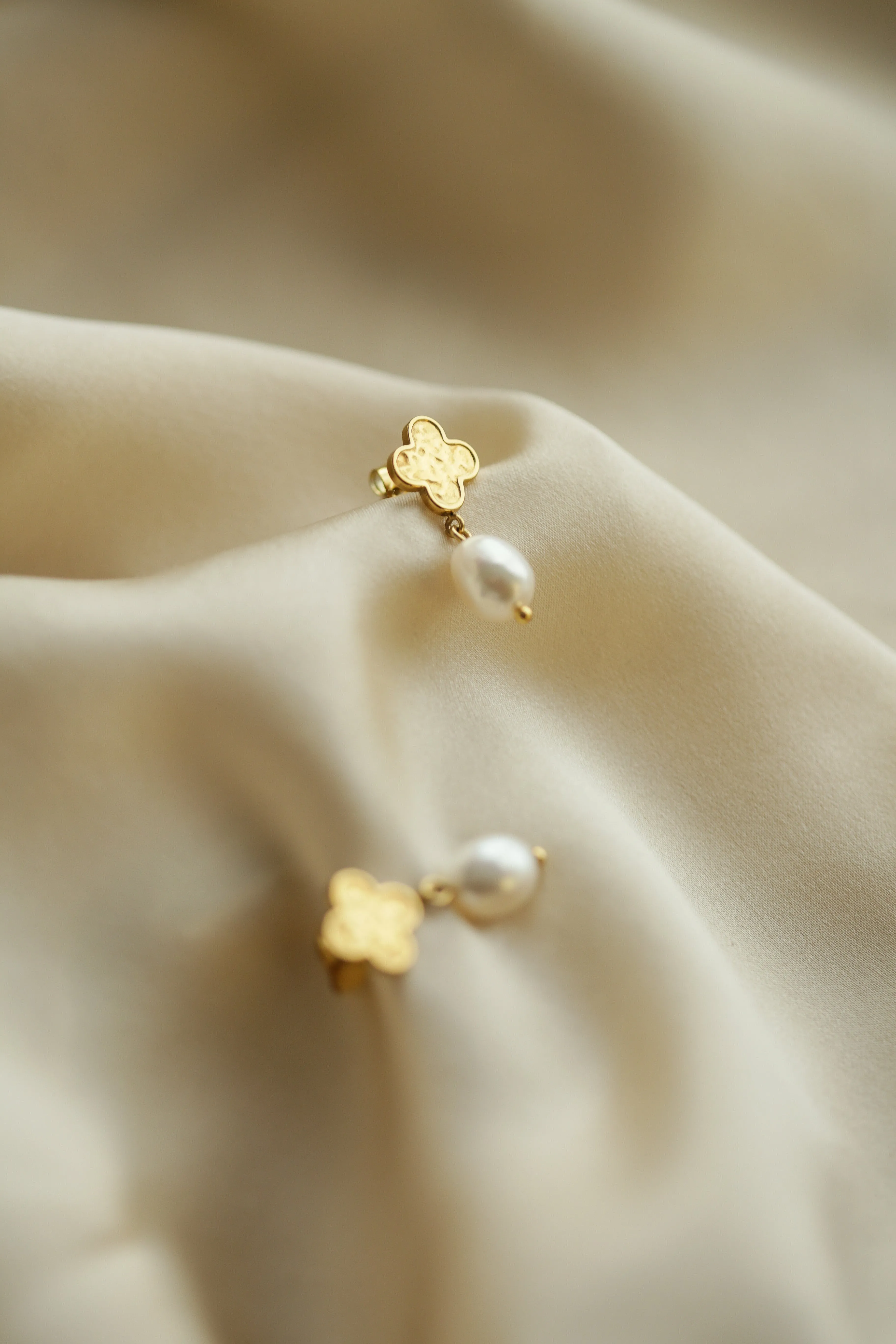 Clover & Pearl Drop Earrings