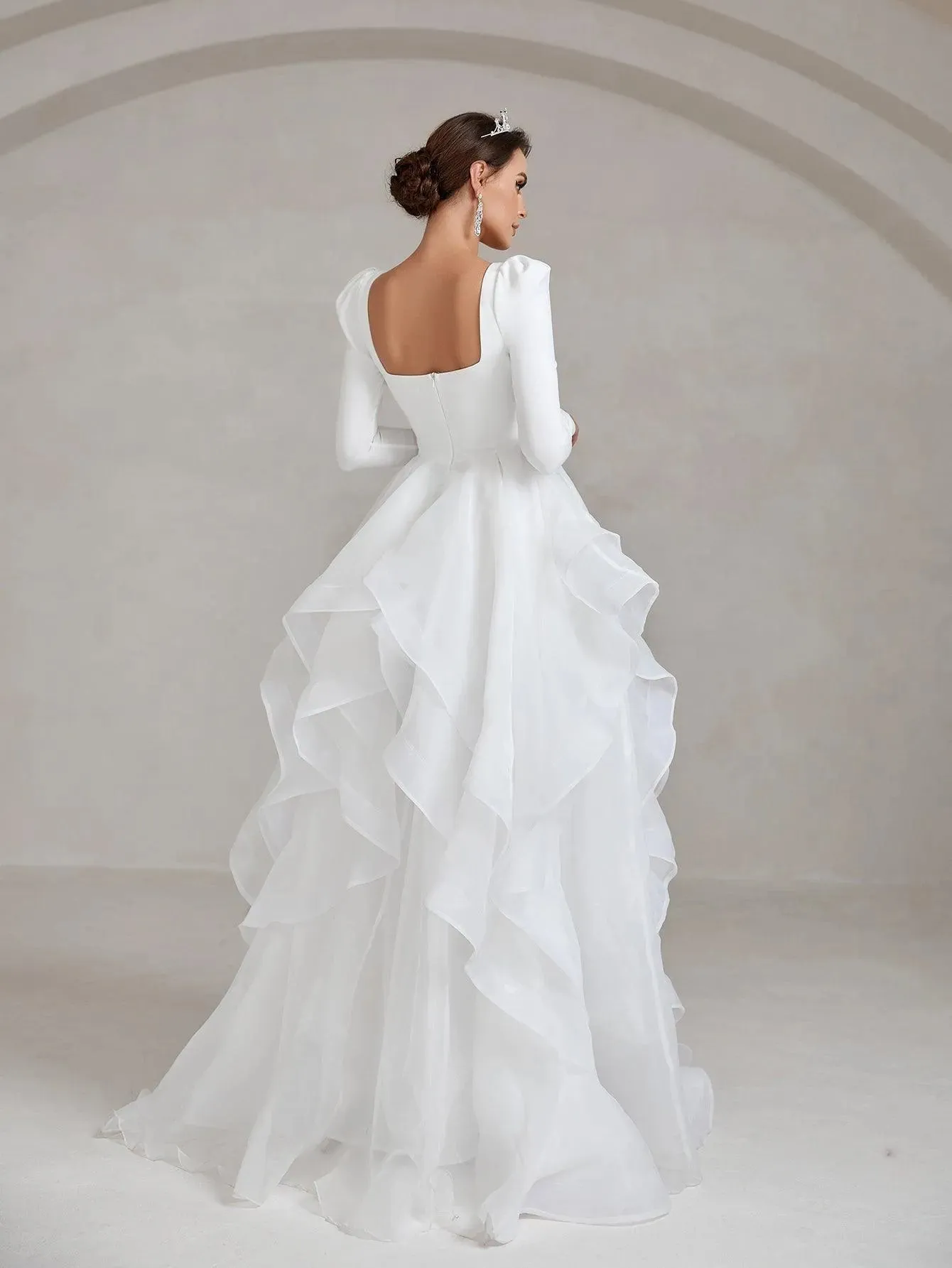 Elegant Square Collar Layered Ruffle Hem Wedding Dress