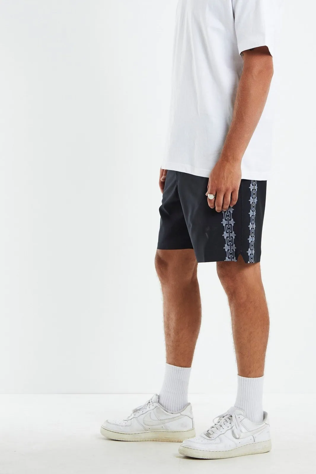 Misfit velvet steel 18 board short - black/chain